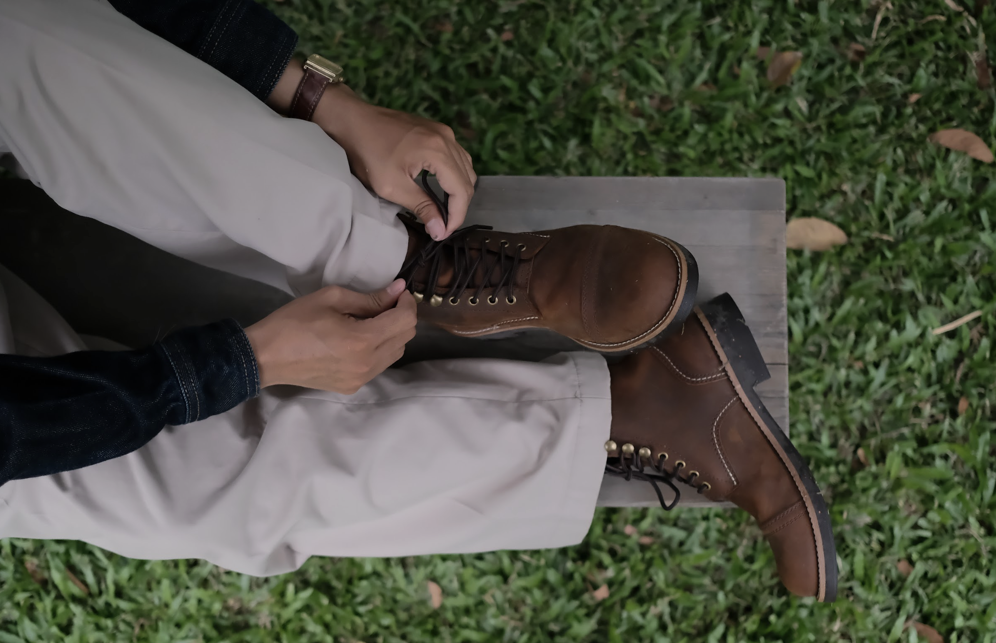 Giày boots chất liệu thoáng khí cho mùa hè: Bí quyết chọn, bảo quản và phối đồ hoàn hảo